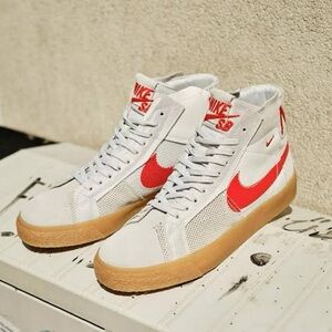 NikeSB Zoom Blazer Mid 'Deconstructed White University Red Gum’